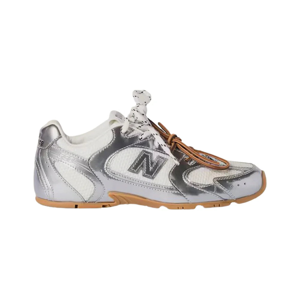 (W)NEW BALANCE x 미우미우 530 SL 메탈릭 레더 앤 메쉬 스니커즈 실버